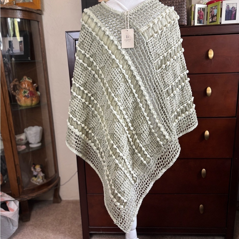 Fadivo New York Crochet shawl/Poncho light green size OS - Picture 1 of 7